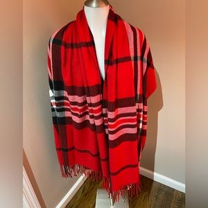 Beautiful huge scarf for these seasons!